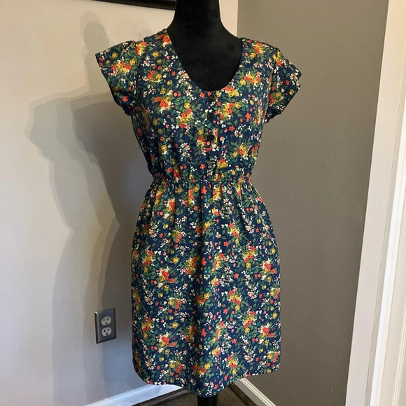 Tucker small floral 90’s babydoll dress with pockets and front button detail - Picture 1 of 4